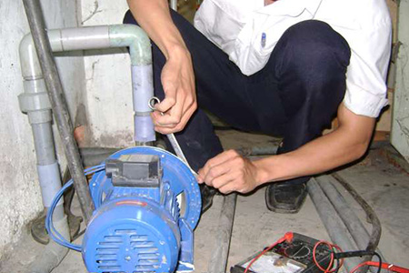 Đội thợ sửa máy bơm tại nhà uy tín chất lượng-02
