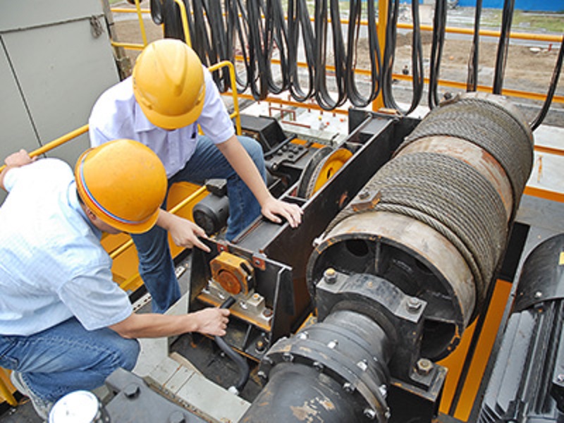 Thợ sửa cầu trục chuyên nghiệp giá tốt tại TPHCM-01